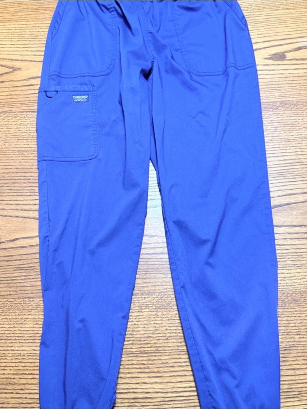 Women’s Scrub Set - Picture 2 of 4